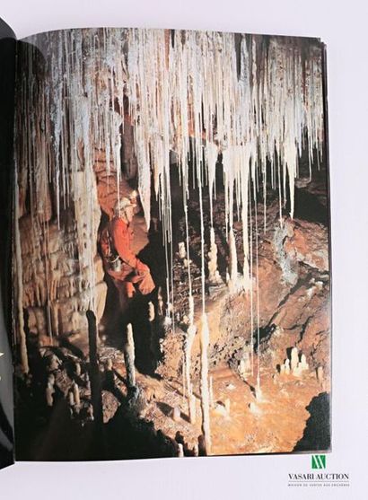 null SIFFRE Michel - La grotte de Clamouse, merveilles souterraines. Photographies...