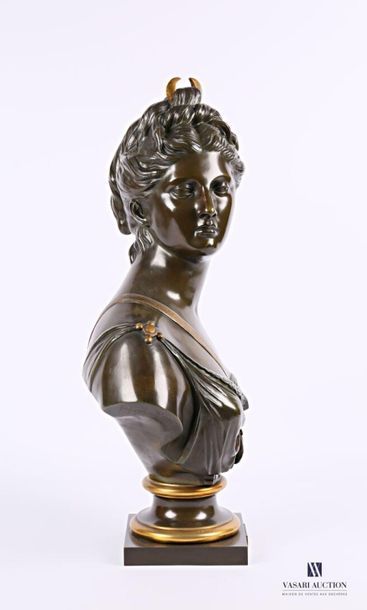 null HOUDON From
Bust of Diane Chasseresse
Bronze with double brown and gold patina
Top....
