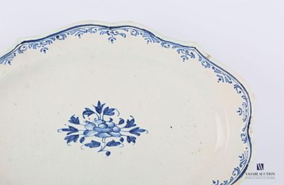 null Martres Tolosane, attributable to. 
Earthenware dish with blue monochrome decoration...