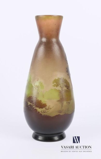null Etablissements GALLE (1904-1936) 
Piriform multilayered glass vase with acid-etched...
