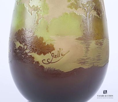 null Etablissements GALLE (1904-1936) 
Piriform multilayered glass vase with acid-etched...