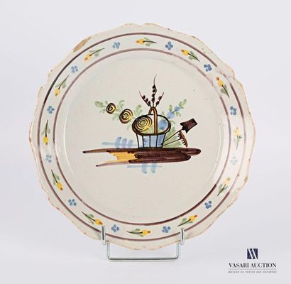 null Never- early 19th century 
Earthenware plate with polychrome decoration in the...