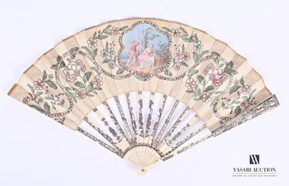 null Folded fan, the paper sheet decorated in its center with a gallant scene in...