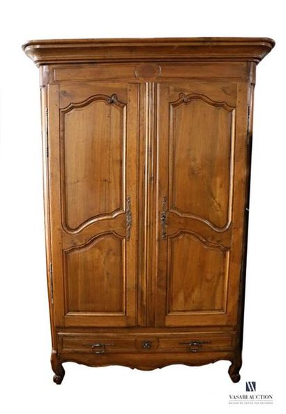 null Moulded and carved natural wood cabinet, it opens on the front by two doors...