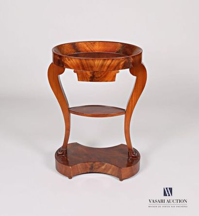 null Work table in mahogany and mahogany veneer, the hollow oval shaped top underlined...