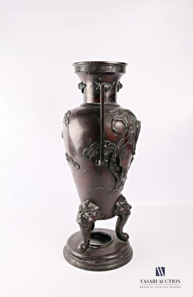 null JAPAN
Important bronze vase with a rotating decoration on the belly of birds...