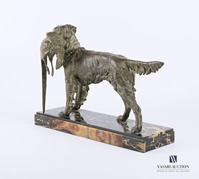 null MOIGNIEZ Jules (1835-1894), after
Spaniel holding a pheasant in its mouth
Regulator
Marble...