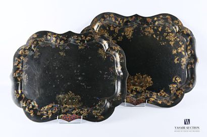 null Two trays in boiled and black lacquered cardboard with polychrome and gold decoration...