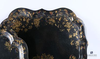 null Two trays in boiled and black lacquered cardboard with polychrome and gold decoration...