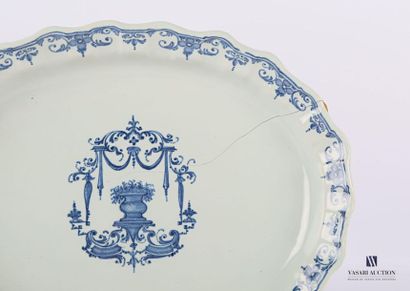 null Montpellier attributable to, 18th century. 
Earthenware dish, contoured rim,...