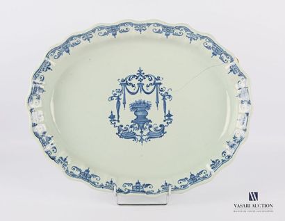 null Montpellier attributable to, 18th century. 
Earthenware dish, contoured rim,...