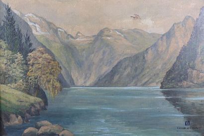 null French school beginning of the 20th century
View of a lake embedded in the mountains
Oil...