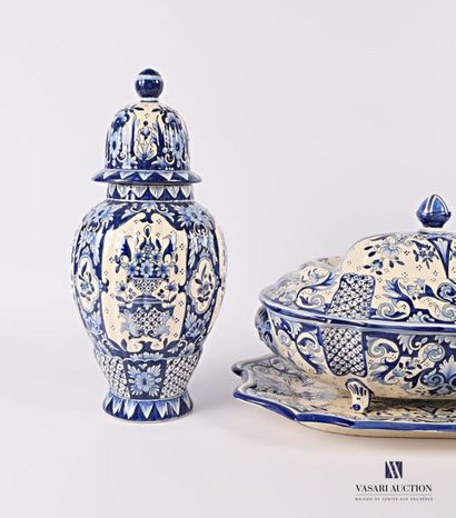 null Earthenware set consisting of a tureen and two covered pots decorated with floral...