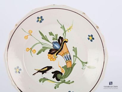 null Nevers- 18th century 
Earthenware plate with polychrome decoration in the center...