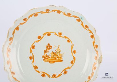 null Nevers- 18th Earthenware plate with orange decoration in the center of a house...