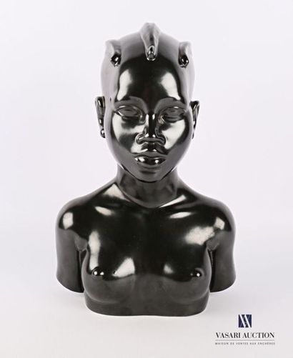 null VILLEROY & BOCH
Buste de femme africaine en céramique émaillée noire
Signé,...