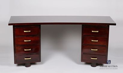 null Middle desk in varnished mahogany veneer, the curved top rests on two pedestals...