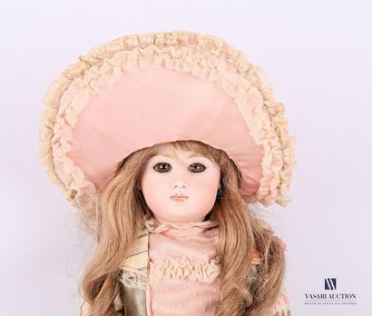 null French doll, with head in cast biscuit, closed mouth, marked " DEPOSE TETE JUMEAU...