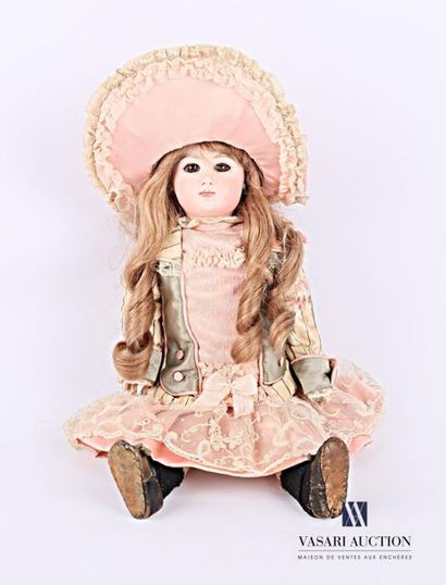 null French doll, with head in cast biscuit, closed mouth, marked " DEPOSE TETE JUMEAU...