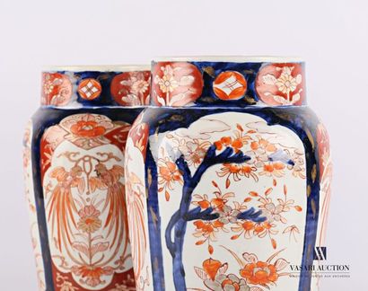 null JAPAN
Pair of porcelain vases with blue, red and gold decoration, known as "Imari",...