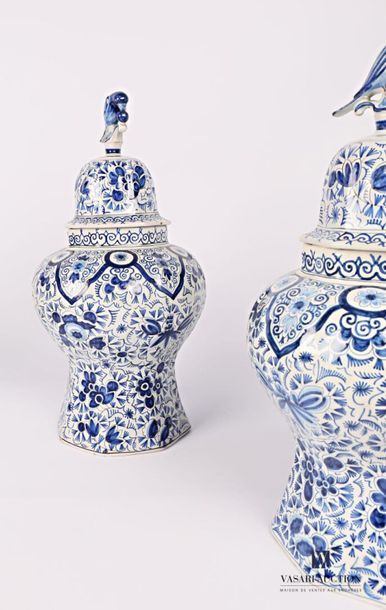null DELFT
Pair of baluster-shaped covered vases with cut sides decorated with stylized...