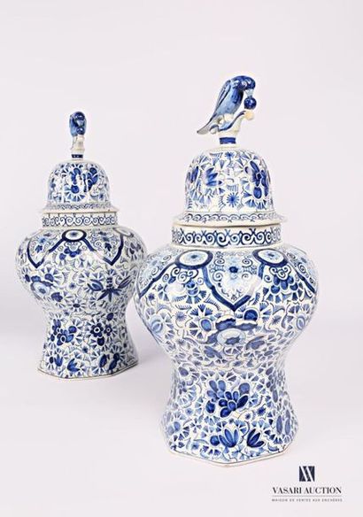 null DELFT
Pair of baluster-shaped covered vases with cut sides decorated with stylized...