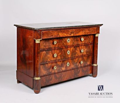 null Chest of drawers in mahogany and mahogany veneer, it opens on the front by four...