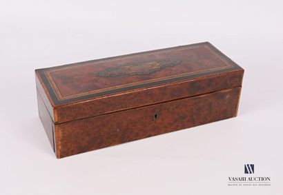 null Glove box made of burr veneer inlaid in sheet in net frames, it opens by a lid...