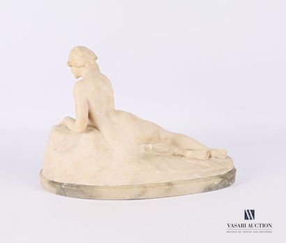 null PAPUCCI G
Femme alanguie sur un rocher
Sculpture en albâtre
Signée au revers
(socle...