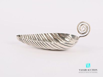 null Silver bowl (1809-1819) with one leaf, the plug in a roll.
Length: 8 cm - Width:...