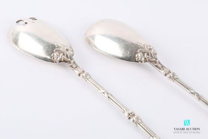 null Silver salad servers, the handle is decorated with fluting embellished with...