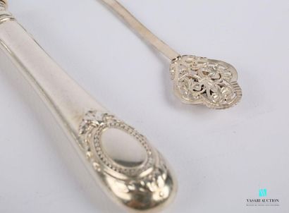 null Silver-plated metal set comprising a ladle, a serving spoon and a table spoon,...