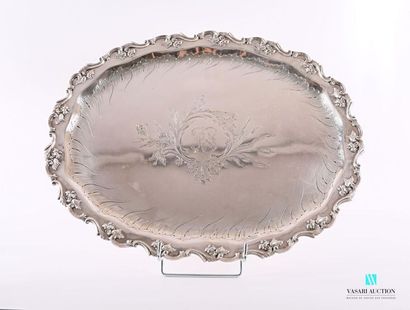 null Oval tray in silvery metal, the edge is decorated with foliage, the basin has...