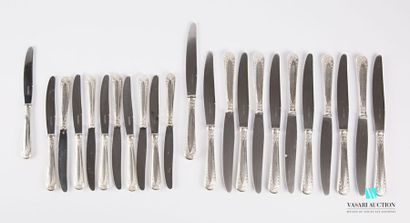 null Set of twelve table knives and eleven dessert knives, the handle in silver plated...