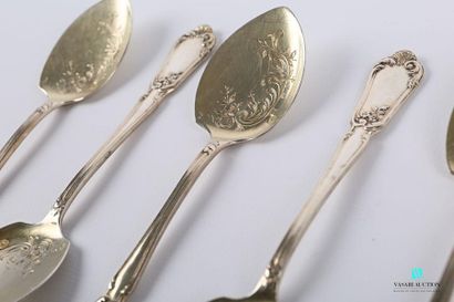 null Six silver ice cream spoons, the handle decorated with a net decorated with...