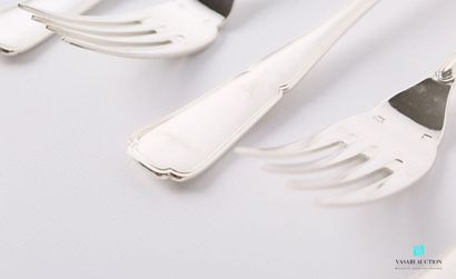 null A suite of eight fish cutlery and one fish serving set, the violin and tri-lobed...