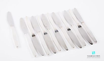 null Suite of twelve dessert knives in silver plated metal model "Orly", the handle...