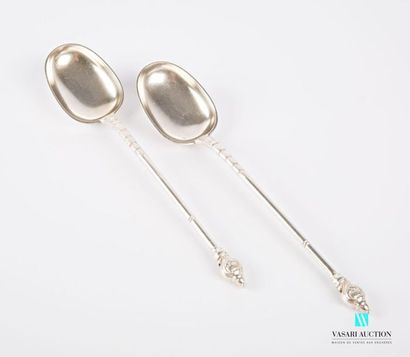null Pair of serving spoons in 826 sterling silver, the handle has in the upper part...