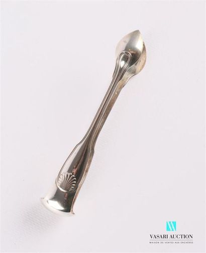 null Silver sugar tongs, the arms decorated with fillets surmounted by a shell.
Weight:...