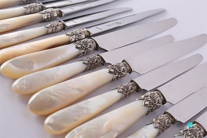 null Set of twelve table knives and twelve dessert knives, mother-of-pearl handles,...