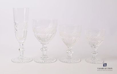 null SAINT-LOUIS
Serving part in cut crystal, Trianon model, including twelve water...