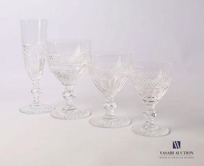 null SAINT-LOUIS
Serving part in cut crystal, Trianon model, including twelve water...