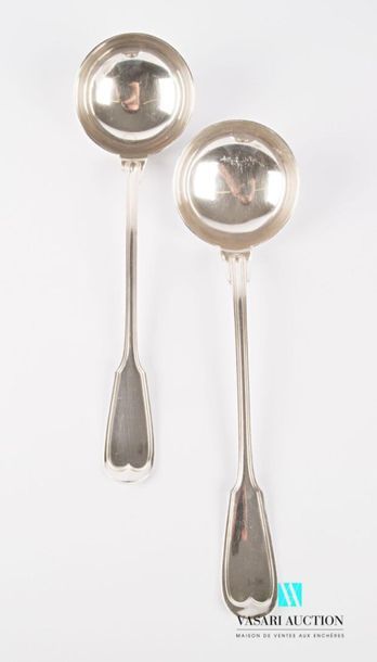 null Two ladles in silver plated metal, the handle decorated with nets, monogrammed.
Goldsmith:...
