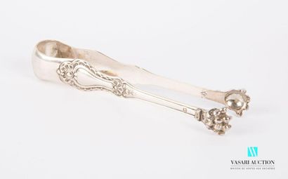 null Silver sugar tongs 800 thousandths, the violin arms adorned with nets are decorated...