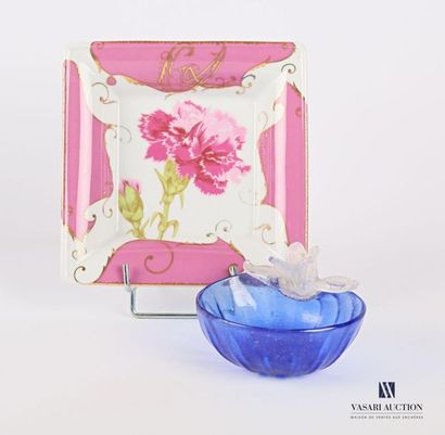 null CHRISTIAN LACROIX
Square porcelain ashtray model "Follement" with carnation...