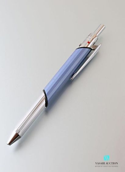 null PARKER 
Next facett trio pen in blue lacquered metal