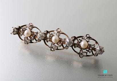 null Gold and silver barrette brooch with openwork motifs of three volutes paved...