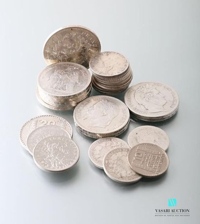 null Lot de pièces en argent comprenant une pièce de 50 francs de 1974, deux pièces...