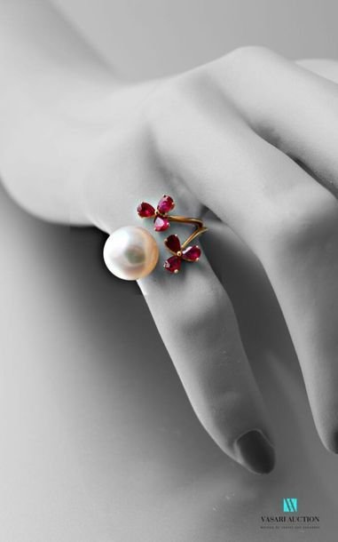 null Ring "toi et moi" in yellow gold 750 thousandths adorned with a cultured pearl...