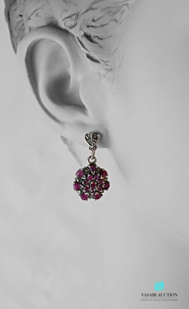 null Pair of silver earrings decorated with a rose decorated with cut rubies, Belgian...